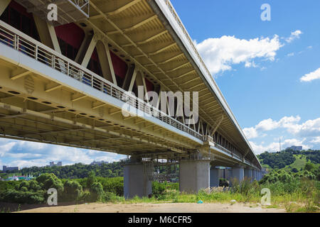 U-Brücke in Nischni Nowgorod über die Oka gebaut Stockfoto