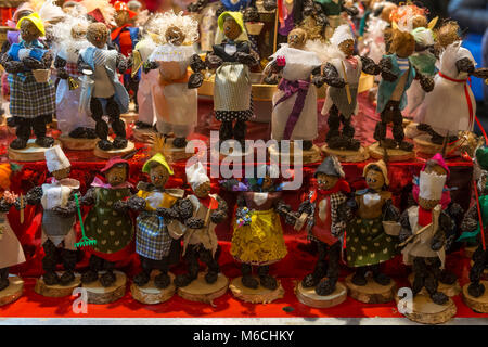 Pflaume figurs auf dem Weihnachtsmarkt, Römerberg, Frankfurt am Main, Hessen, Deutschland Stockfoto