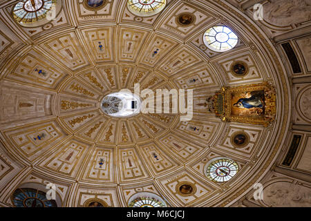 Dome im Kapitel Haus mit dem Bild der Unbefleckten Empfängnis, von Bartolomé Esteban Murillo, die Kathedrale von Sevilla Stockfoto