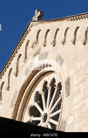 Korsika: die Rosette von der Basilika Santa Maria Maggiore, eine romanische Stil der Römisch-katholischen Kirche in Bonifacio Stockfoto