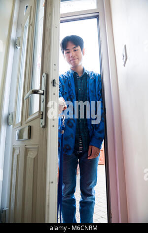 Eine internationale ausländischen Studenten können sich in seine Schüler zu Hause lassen. Stockfoto