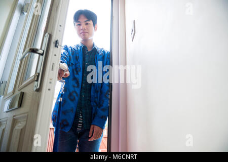 Eine internationale ausländischen Studenten können sich in seine Schüler zu Hause lassen. Stockfoto