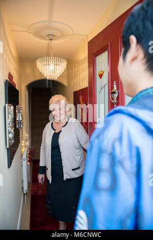 Eine internationale ausländischen Studenten können sich in seine Schüler zu Hause lassen. Stockfoto