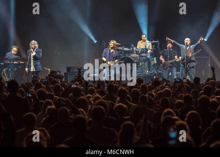 Wroclaw, Polen. 27. Februar, 2018. Konzert der Band Dire Straits Erfahrung. Bild: Band und Publikum. Stockfoto