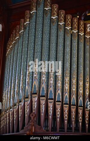 Komplizierte Designs auf die Orgelpfeifen in der St. Peter's Episcopal Church, in Fernandina Beach, auf Amelia Island, Florida. Stockfoto