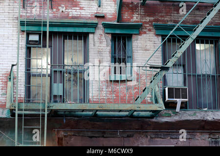 Ein New York City Mietshaus Notausgang Stockfoto