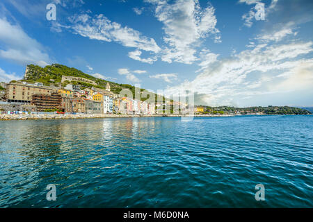 Das bunte Dorf Portovenere Italien mit seinem Hafen an der ligurischen Küste am Golf der Dichter an der italienischen Riviera Stockfoto