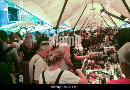 Das historische Viertel The Rocks in Sydney, Australien. Bild: The Rocks Markets auf der George Street North. Stockfoto