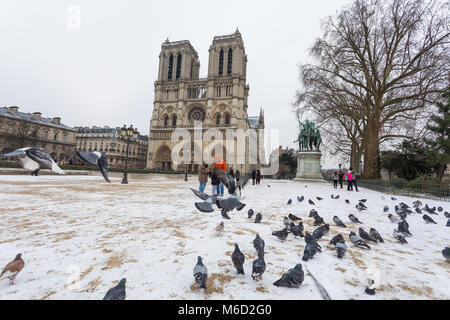 Paris unter dem Schnee 1. März 2018 Stockfoto