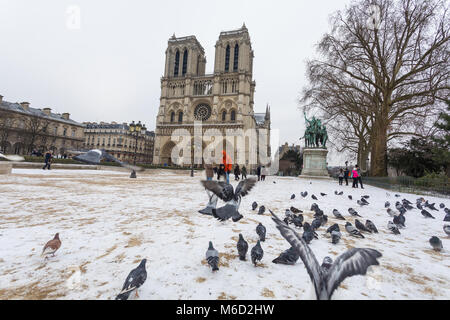 Paris unter dem Schnee 1. März 2018 Stockfoto