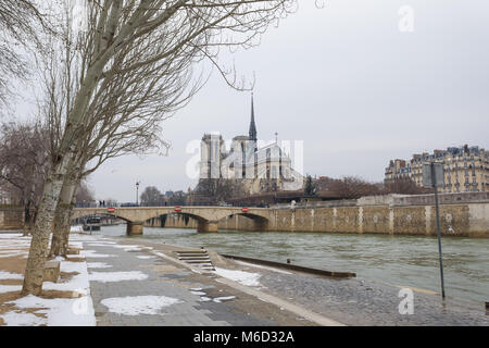 Paris unter dem Schnee 1. März 2018 Stockfoto