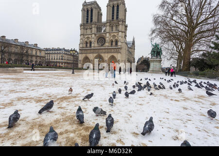 Paris unter dem Schnee 1. März 2018 Stockfoto