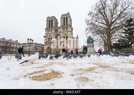 Paris unter dem Schnee 1. März 2018 Stockfoto