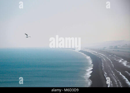 Portland, Dorset. 2. März 2018 - Gefrierender Regen hit Fortuneswell, Isle of Portland, Übernachtung. Chesil Beach erhalten ein Besprühen der Schnee Credit: stuart Hartmut Ost/Alamy leben Nachrichten Stockfoto