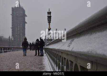 London, Großbritannien. Die Westminster Bridge, London, UK. 2. März 2018. Schnee fällt wieder in Westminster. Quelle: Matthew Chattle/Alamy leben Nachrichten Stockfoto