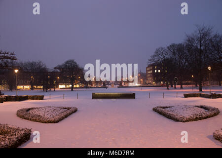 Welwyn Garden City, UK. 2 Mär, 2018. Schwere Schnee fiel durch den Tag in Welwyn Garden City. Credit: Andrew Steven Graham/Alamy leben Nachrichten Stockfoto