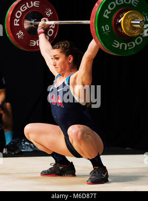 Columbus, Ohio, USA. 2. März, 2018. Mattie Rogers konkurriert im Snatch am Arnold Sports Festival in Columbus, Ohio, USA. Brent Clark/Alamy leben Nachrichten Stockfoto