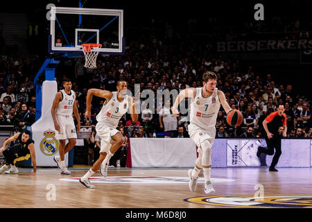 Luka Baloncesto Doncic (Real Madrid), die in Aktion während des Spiels Euroleague Spiel zwischen Real Madrid Baloncesto vs Fenerbahce am WiZink Zentrum Stadion in Madrid, Spanien, 2. März 2018. Credit: Gtres Información más Comuniación auf Linie, S.L./Alamy leben Nachrichten Stockfoto