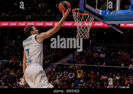 Luka Baloncesto Doncic (Real Madrid), die in Aktion während des Spiels Euroleague Spiel zwischen Real Madrid Baloncesto vs Fenerbahce am WiZink Zentrum Stadion in Madrid, Spanien, 2. März 2018. Credit: Gtres Información más Comuniación auf Linie, S.L./Alamy leben Nachrichten Stockfoto