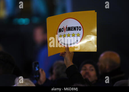 Rom, Italien. 02 Mär, 2018. 02.03.2018. Piazza del Popolo, Rom, Italien. Italien - Politik - Wahlen - ABSTIMMUNG Schließung der Wahlkampf des 5-Sterne- Bewegung in Piazza del Popolo Square in Rom am 2. März 2018. Credit: Unabhängige Fotoagentur/Alamy leben Nachrichten Stockfoto