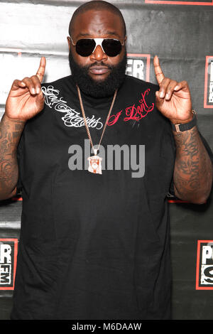 Foto *** *** *** Rick Ross gehetzt zum Krankenhaus. Er WAR NICHT AUF DEM LEBEN UNTERSTÜTZUNG WIE BEREITS FRÜHER BERICHTET *** Rick Ross dargestellt bei Power 99 iHeart Radio Performance Theater in Bala Cynwyd Pa am 18. Juli 2012 © Star Shooter / MediaPunchInc Stockfoto