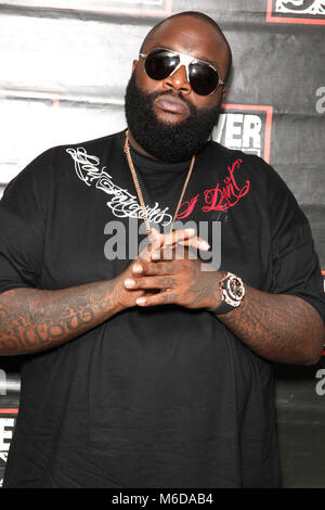 Foto *** *** *** Rick Ross gehetzt zum Krankenhaus. Er WAR NICHT AUF DEM LEBEN UNTERSTÜTZUNG WIE BEREITS FRÜHER BERICHTET *** Rick Ross dargestellt bei Power 99 iHeart Radio Performance Theater in Bala Cynwyd Pa am 18. Juli 2012 © Star Shooter / MediaPunchInc Stockfoto