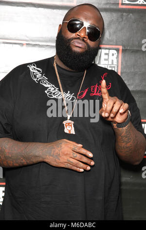 Foto *** *** *** Rick Ross gehetzt zum Krankenhaus. Er WAR NICHT AUF DEM LEBEN UNTERSTÜTZUNG WIE BEREITS FRÜHER BERICHTET *** Rick Ross dargestellt bei Power 99 iHeart Radio Performance Theater in Bala Cynwyd Pa am 18. Juli 2012 © Star Shooter / MediaPunchInc Stockfoto