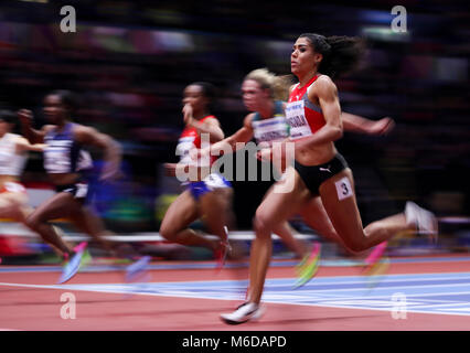 Birmingham. 2 Mär, 2018. Kambundji Mujinga (1. R) der Schweiz konkurriert in der Frauen 60 m Halbfinale während der IAAF World Indoor Championships im Arena Birmingham in Birmingham, Großbritannien am 2. März 2018. Credit: Han Yan/Xinhua/Alamy leben Nachrichten Stockfoto