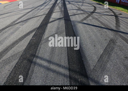 Adelaide Australien 3. März 2018. Bremsspur" nach dem Ende der Supercars Rennen in Adelaide 500 auf das 20-jährige Jubiläum des racesCredit: Amer ghazzal/Alamy leben Nachrichten Stockfoto