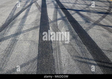 Adelaide Australien 3. März 2018. Bremsspur" nach dem Ende der Supercars Rennen in Adelaide 500 auf das 20-jährige Jubiläum des racesCredit: Amer ghazzal/Alamy leben Nachrichten Stockfoto