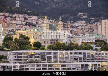 Monaco, Fürstentum Monaco - November 3, 2015: Der Blick auf den ersten Casino des Landes und die bevölkerungsreichste Quartier, Monte Carlo, von der Medite Stockfoto