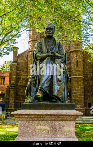 Theodore Dwight Woolsey Statue Dwight Hall alten Campus Yale University, New Haven, Connecticut, USA Stockfoto
