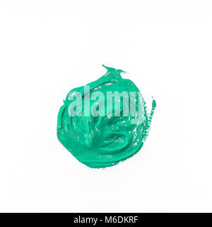 Einen Tropfen Acryl Grün Farbe auf einer weißen Fläche Stockfoto