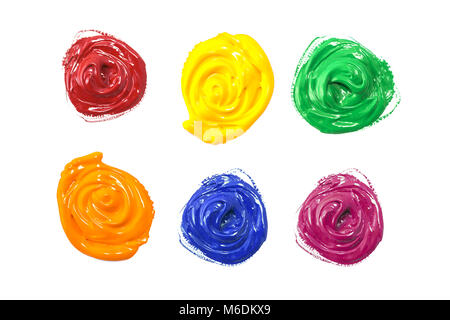 Einige Tropfen Acrylfarben auf eine weiße Fläche Stockfoto