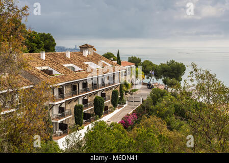 Malaga, Spanien - 7. Dezember 2016: Hotel Parador de Malaga Gibralfaro von Castillo de Gibralfaro vor dem Regen, Malaga, Costa del Sol, Andalusien, S Stockfoto