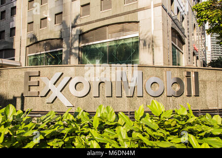 ExxonMobil corporate Zeichen außerhalb von ihren Sitz in den asiatisch-pazifischen Raum, Kuala Lumpur, Malaysia, ca. November 2017 Stockfoto