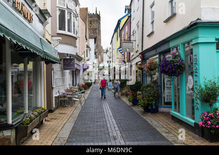 Bunte Dartmouth Street Scene: Foss Street, Dartmouth, Devon, England, Stockfoto
