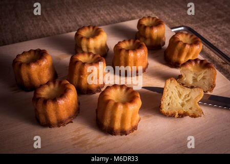 Gruppe von einem traditionellen hausgemachte französische Dessert von Bordeaux. Stockfoto