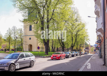 : Das olai Park und Knäppingsborgsgatan in Norrköping im Frühjahr in Schweden. Stockfoto