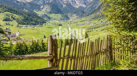 Ridnauntal, in der Nähe das Eisacktal in Südtirol, Trentino Alto Adige, Italien. Das Tal harkens zurück auf eine bewegte Geschichte des Bergbaus, für ca. 800 Stockfoto