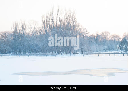 Regents Park im Winter Schneefall, (Februar 2018), London, Vereinigtes Königreich Stockfoto