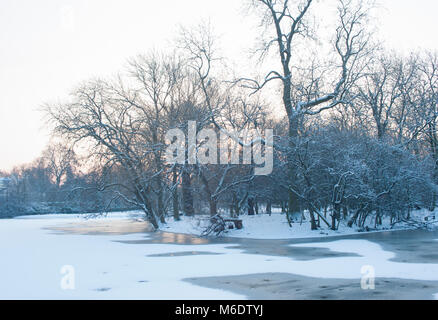 Regents Park im Winter Schneefall, (Februar 2018), London, Vereinigtes Königreich Stockfoto