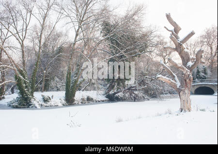 Regents Park im Winter Schneefall, (Februar 2018), London, Vereinigtes Königreich Stockfoto