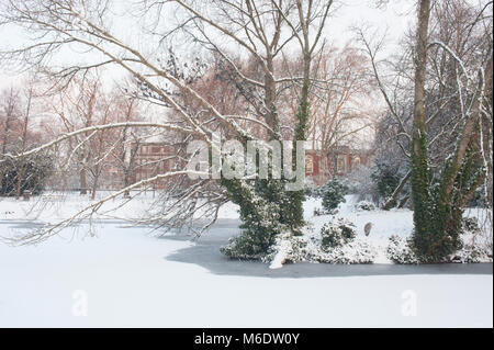 Regents Park im Winter Schneefall, (Februar 2018), London, Vereinigtes Königreich Stockfoto