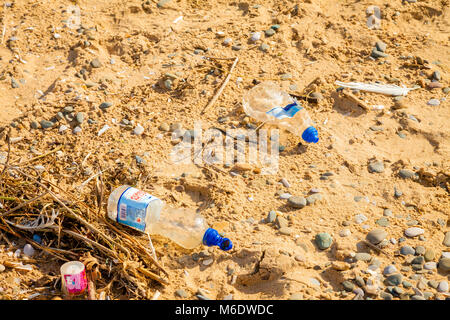 Plastikmüll am Strand. North Wales, UK. Stockfoto