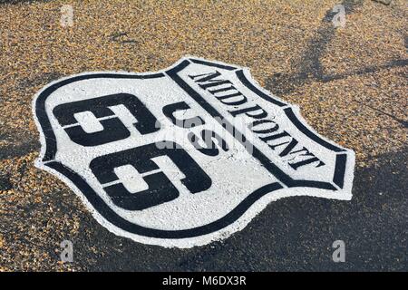 Mittelpunkt zwischen Chicago und Los Angeles in der historischen Route 66. Stockfoto