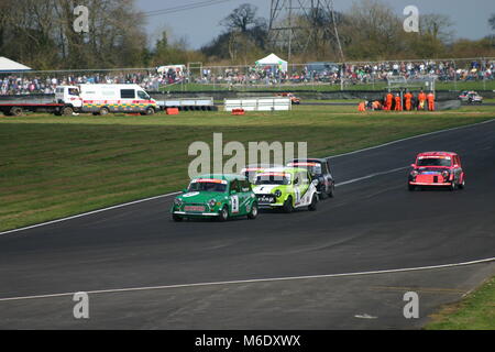 Mini 7 Racing in Castle Combe April 2015 Stockfoto