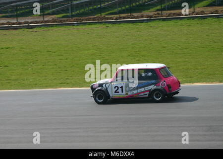 Mini Miglia Rennen in Castle Combe April 2015 Stockfoto