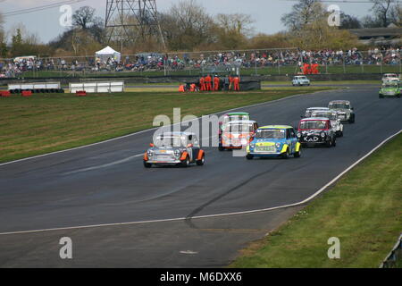 Mini Miglia Rennen in Castle Combe April 2015 Stockfoto