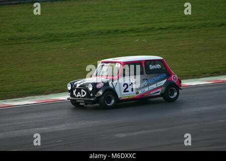 Mini Miglia Rennen in Castle Combe April 2015 Stockfoto